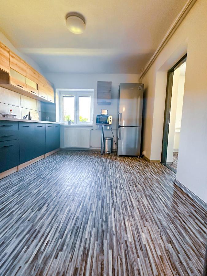Apartman Vesele 德辛 外观 照片